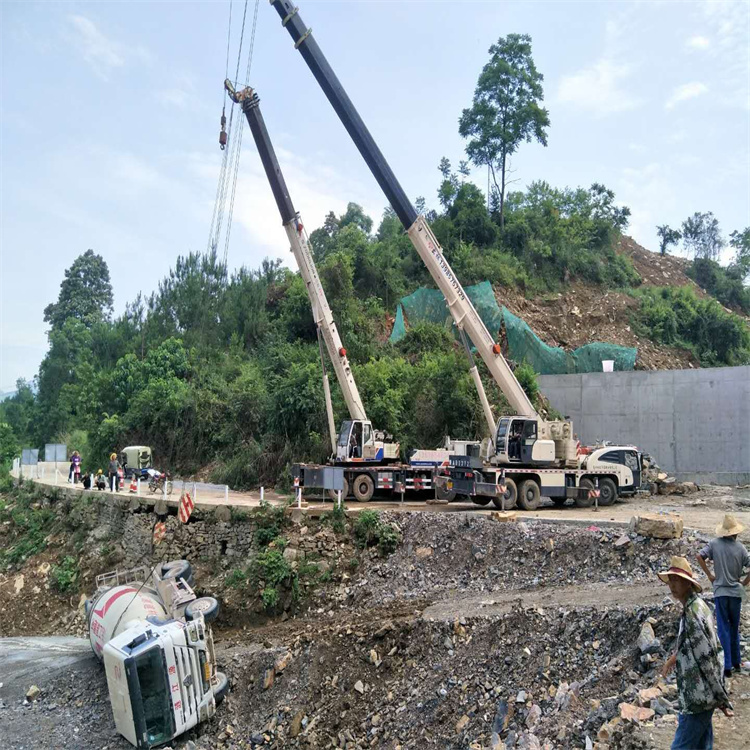 开平汽车掉沟里叫吊车救援要多少钱